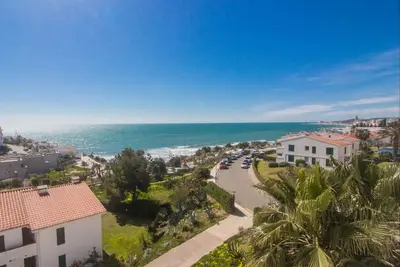 Image de Palm View By Blausitges Fantastic ocean front apt, stunning sea views and pool.