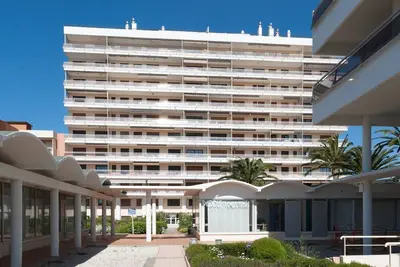 Image de Le Lavandou, Location T3 pour 4 couchages, vue panoramique mer, plage