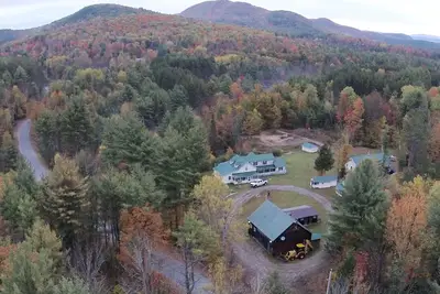 Image de Exclusivement le vôtre. Domaine privé isolé. 14 miles au nord de Lk. George.