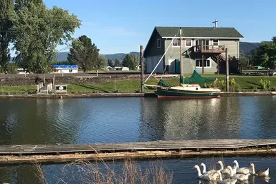 Image de Belle Basse-Britannique Hamlet On The Water