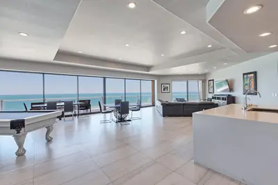 Image de 4 Br / 4ba * Plus grande unité à Las Palomas ** 5000 Sq Ft Ocean Front Paradise ** Wow **
