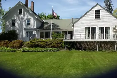 Image de Au coeur de Castine, à 3 pâtés de maisons des quais, parfait pour les réunions de famille