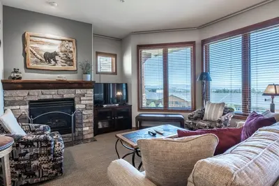 Image de Eagle Run # 204 -Luxury Ski-In Ski-Out / Slope-Side; 3 chambres