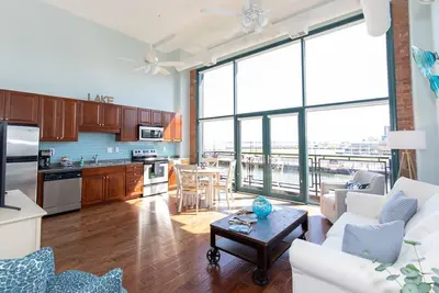 Image de Retraite condo de luxe au bord de l'eau pour 6 avec vue sur Cedar Point!