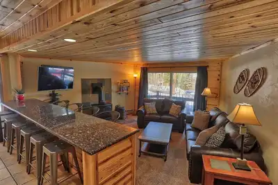 Image de Goldcamp Launchpad - Location, Hike & Hot Tub!