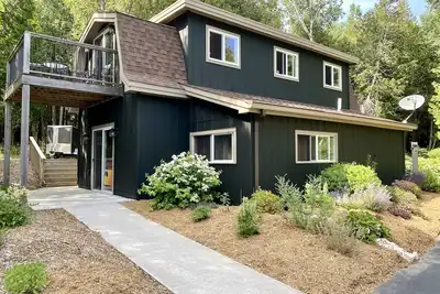 Image de Belle maison de vacances sur le lac Huron - WiFi, foyer de plage, vue sur le pont