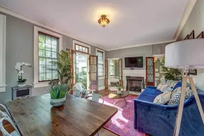 Image de Boutique Home & Courtyard w/ Bikes!