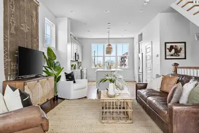 Image de Adorable East Nashville - Accès rapide au centre-ville! 2 lits / 2. 5 Bath, 5 couchages!