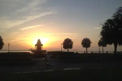 Image de Charmante maison dans le quartier calme de West Ashley (près des plantations et du centre-ville)