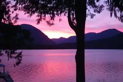 Image de Sproat Lake Guest House!