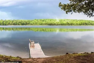 Image de Cabane confortable avec 200 'de front de mer sur Whites Pond