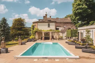 Image de *** Bain bouillonnant gratuit pour le Nouvel An *** Le Manoir d'Ewelme - jusqu'à 26 personnes