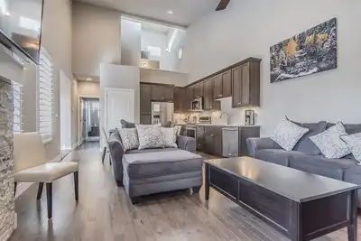 Image de Belle, moderne Nouvelle construction en Rendezvous! ! Près de la ville et de la station!