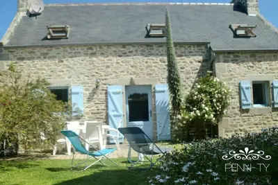 Image de Maison de caractère en pierre face a l'ile de Batz a 70m de la plage.