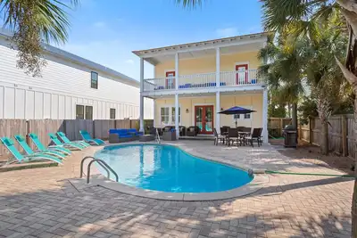 Image de Panier de plage - Crystal Beach! Piscine privée! Cinéma maison! Terrain de basketball