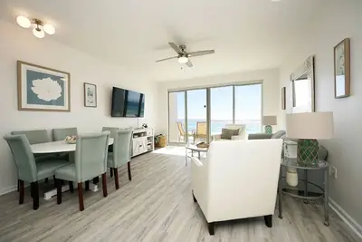 Image de Sands Sterling 312 - Beachfront! Piscine communautaire! Centre Fitness! Downtown Destin