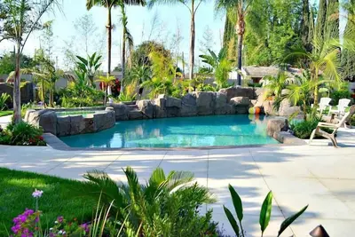 Image de Incredible Estate 6 chambres 4 salles de bains w / Resort style Rock Pool & Jacuzzi