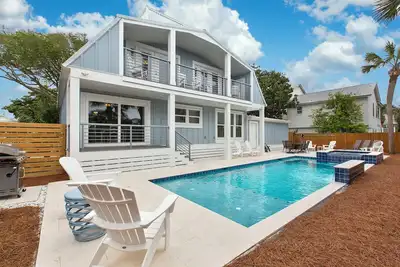 Image de Toujours l'été - Crystal Beach! Étapes à la plage! Piscine privée! Réservez aujourd'hui!