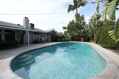 Image de Maison de 5 chambres avec 4 salles de bain près de Disney