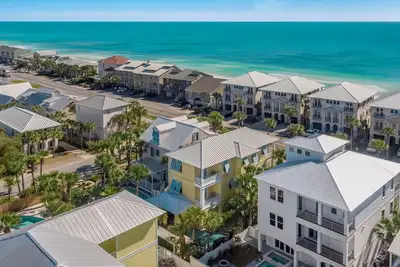 Image de Un souffle Beachy - Frangista Beach! Piscine privée et communautaire! Salle de jeux! Reserve maintenant!