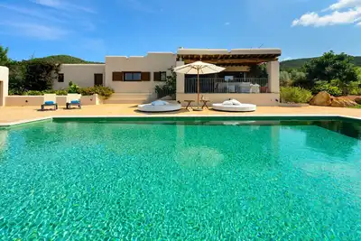 Image de Villa Luna - Private villa with pool, free Wifi, Air/Cond, Jacuzzi pool and a beautiful garden!