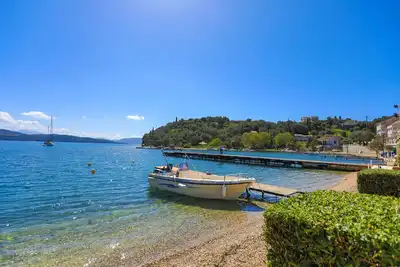 Image de Paola House: Une propriété tranquille et moderne conçue pour six personnes, au centre de Saint Stefanos