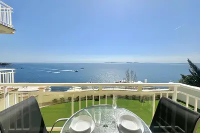 Image de 6. Magnifique vue sur la Baie de Roses, jardin et piscine communautaire