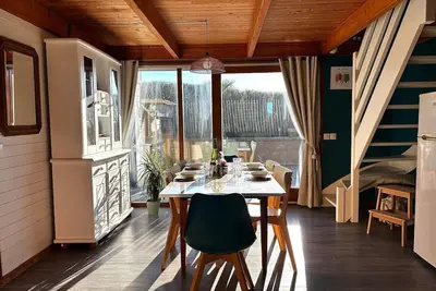 Image de 150 mètres de la plage, maison familiale en bois, vue sur la mer, Gr34
