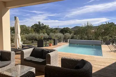 Image de Villa Sud Ardèche Les Vans Haut Standing plein sud, piscine privée, jardin arboré
