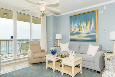 Image de Escapade en bord de mer ensoleillée et joyeuse avec balcon privé! ☀️