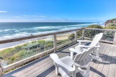 Image de Ocean Front Home avec des vues spectaculaires! Nuit Gratuite!