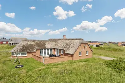 Image de Maison de vacances pour 12 a Harboøre-By Traum