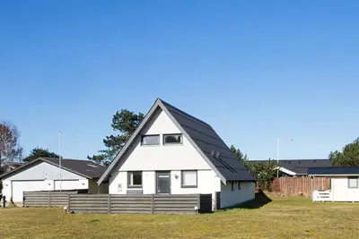 Image de Maison de vacances pour 8 a Glesborg-By Traum