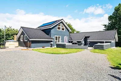Image de Maison de vacances pour 10 a Juelsminde-By Traum