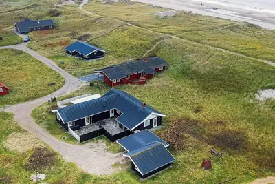 Image de Maison de vacances pour 12 a Harboøre-By Traum