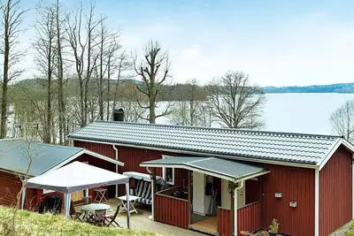 Image de Cabane au bord du lac avec vue sur le lac