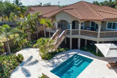 Image de Seahorse Villa Renovated 2018 | Piscine avec accès à la plage | 10 personnes | près de Placencia