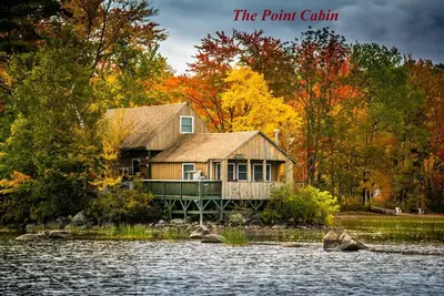 Image de Vues panoramiques sur l'eau et les montagnes avec la nature apparaissant quotidiennement. Détendez-vous