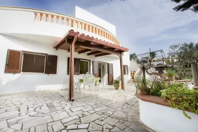 Cottage confortable avec grand jardin à deux pas des plages du Salento