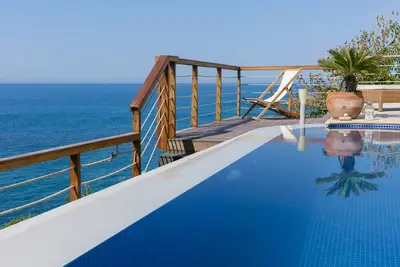 Image de Villa de luxe de bord de mer avec piscine privée