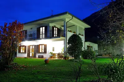 Image de Orta See apartment in villa, garden overlooking the lake and beach Pettenasco