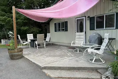 Image de Jolie cabane de campagne. Près du lac et accès facile à l'autoroute. Près de Spokane / Cda