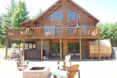 Image de Grand Pines Lodge, vues à couper le souffle, près de Whiteface et de Lake Placid, visite 3d / Vr
