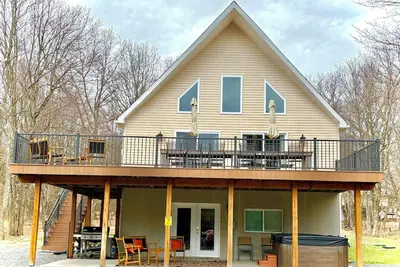 Image de Belle, Pocono Retreat dort 24 avec bain à remous, table de billard et Shuffle board
