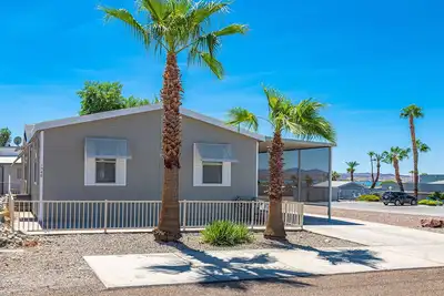 Image de Belle vue! 1 bloc de la rampe de bateau. Marchez vers le lac.