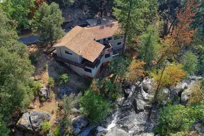 Image de Refuge romantique sur Lewis Creek à seulement 12 milles de Yosemite / Mariposa Grove