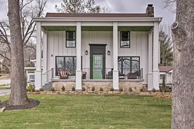 Image de Centre-ville de Branson Home avec piscine minutes. à l'atterrissage!