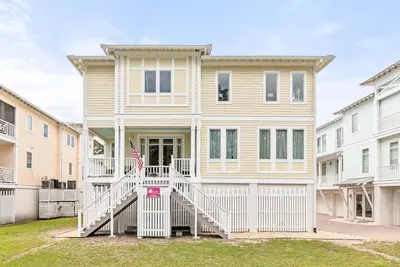 Image de Maison de ville sur plusieurs niveaux, avec ascenseur privé, proche des magasins et restaurants, parfait pour les familles!