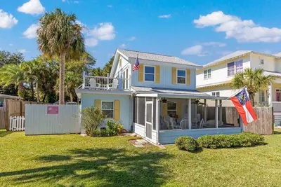 Image de Adorable, Cottage sur la plage récemment rénové, cadre sur l'île du Sud, grande cour clôturée, animaux acceptés