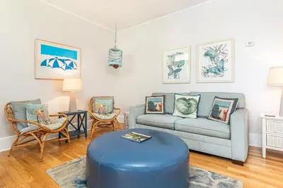 Image de Appartement Tybee historique au deuxième étage avec 1 chambre à coucher - à seulement 1/2 pâtés de maisons de la plage sud de Tybee